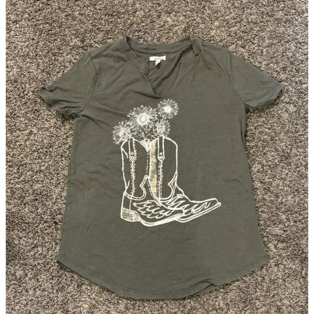 Maurices Western Floral Boots Classic Fit Olive Green Graphic TShirt Women's XS